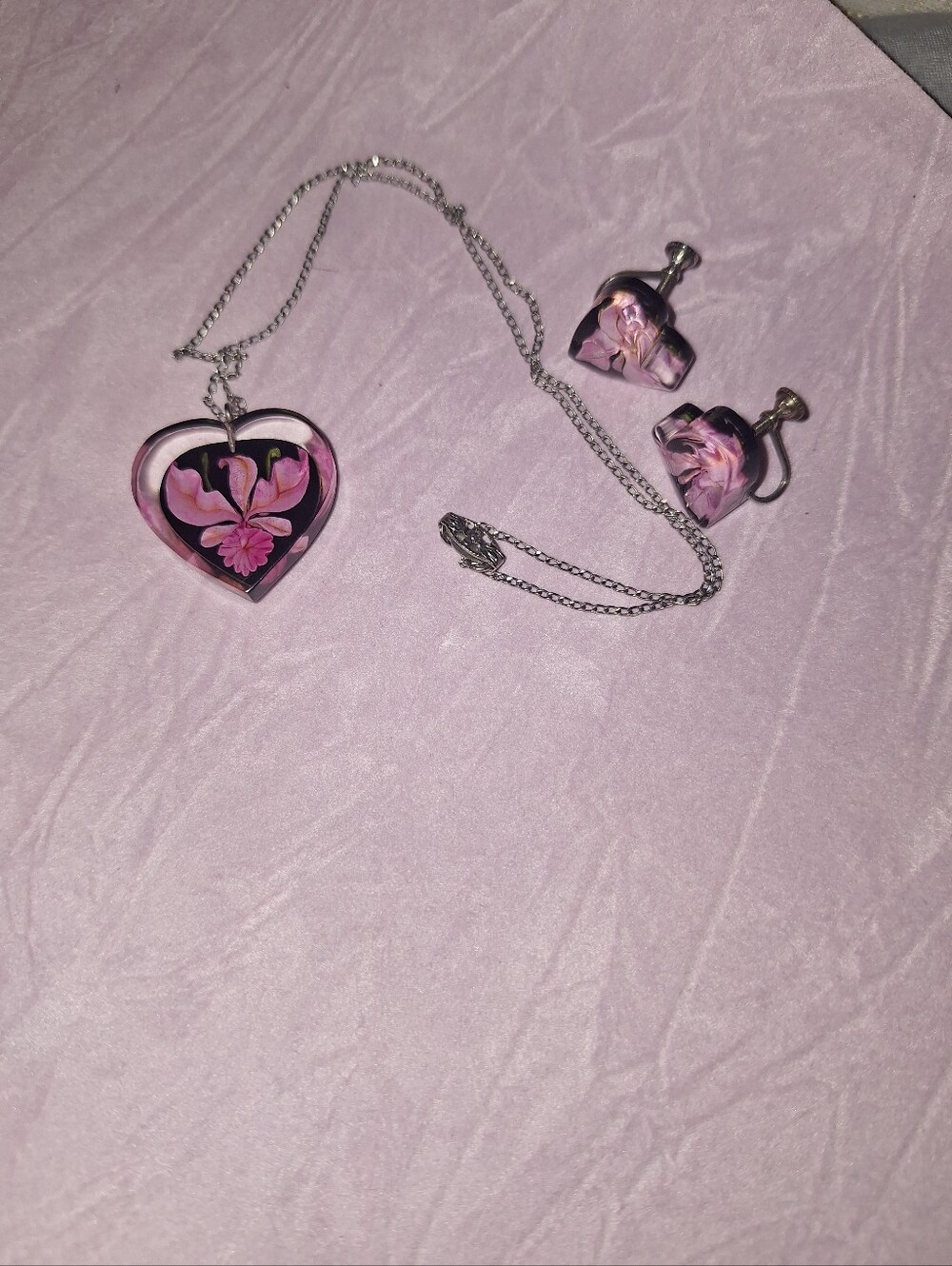 Vintage Lucite Pendant Necklace And Screw-back Earrings